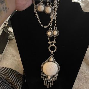 Gorgeous long necklace with earrings